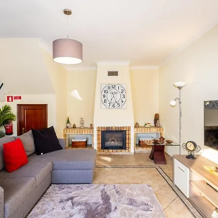 Βίλα Sequeira - Private Pool - Free Wifi - By Bedzy *